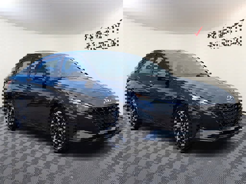 Used 2023 Hyundai Elantra SEL w/ Convenience Package image 3