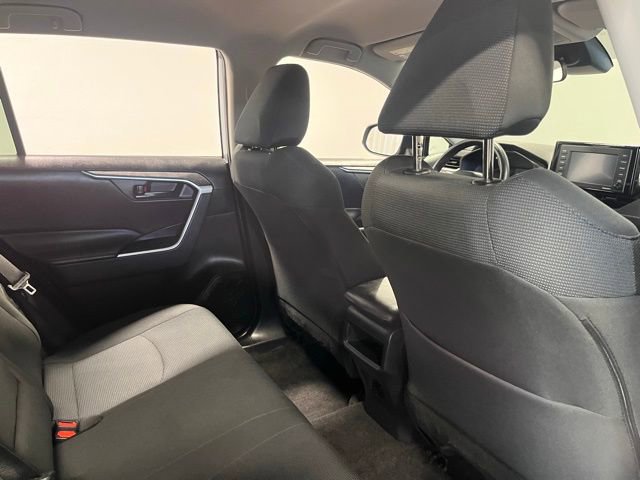 Used 2021 Toyota RAV4 LE image 14