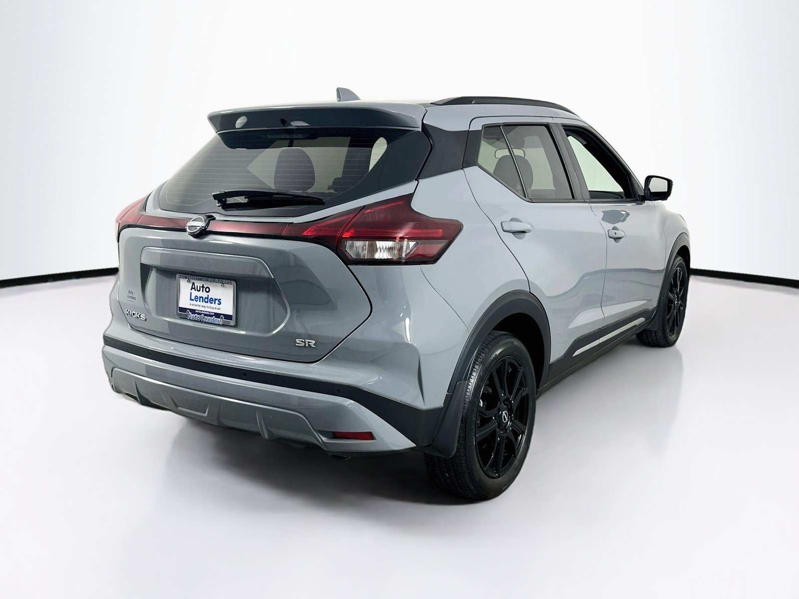 Used 2023 Nissan Kicks SR w/ SR Premium Package FWD image 5