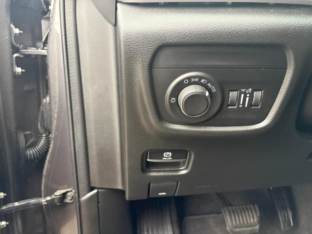 Used 2022 Jeep Grand Cherokee L Laredo image 12