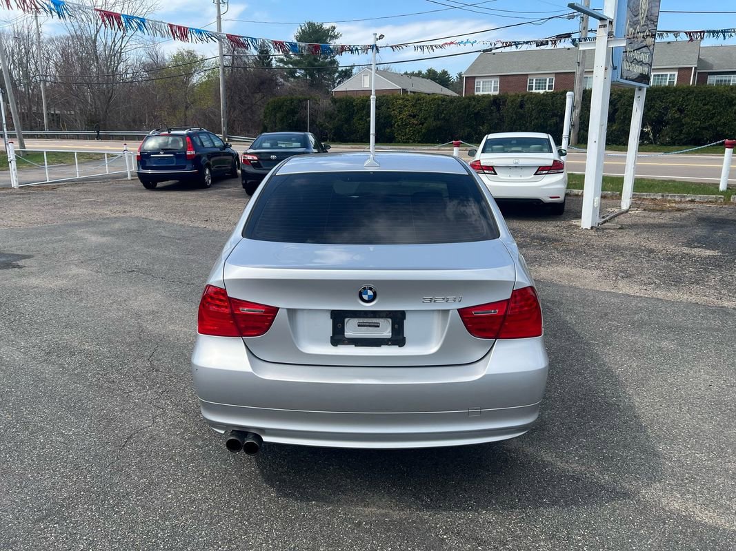 Used 2010 BMW 328i xDrive Sedan AWD/4WD image 4