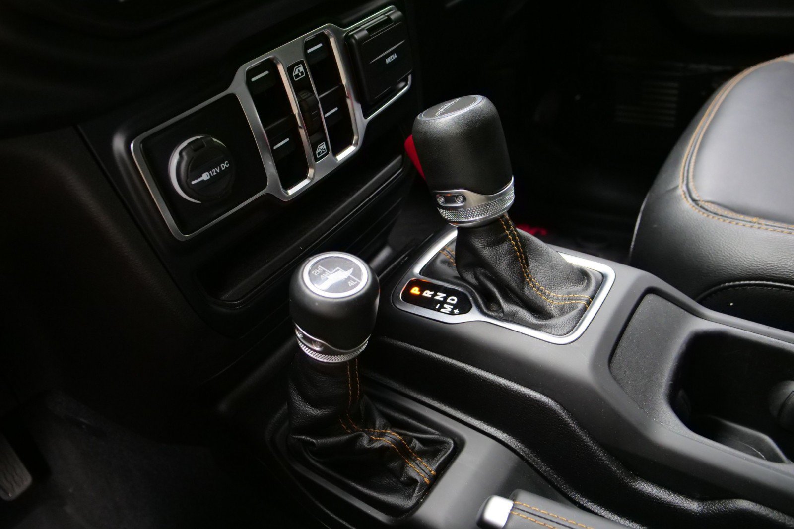 Used 2023 Jeep Gladiator Overland AWD/4WD image 14