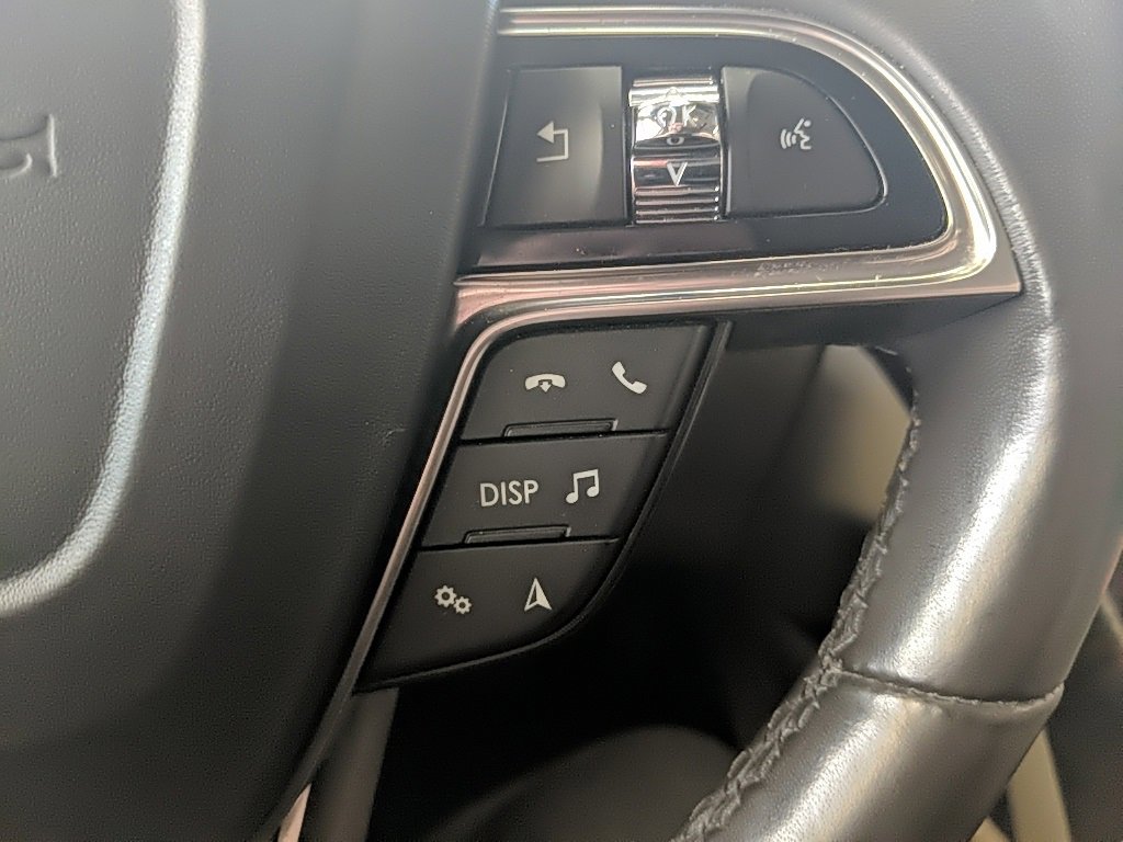 Used 2019 Lincoln Nautilus Select image 17