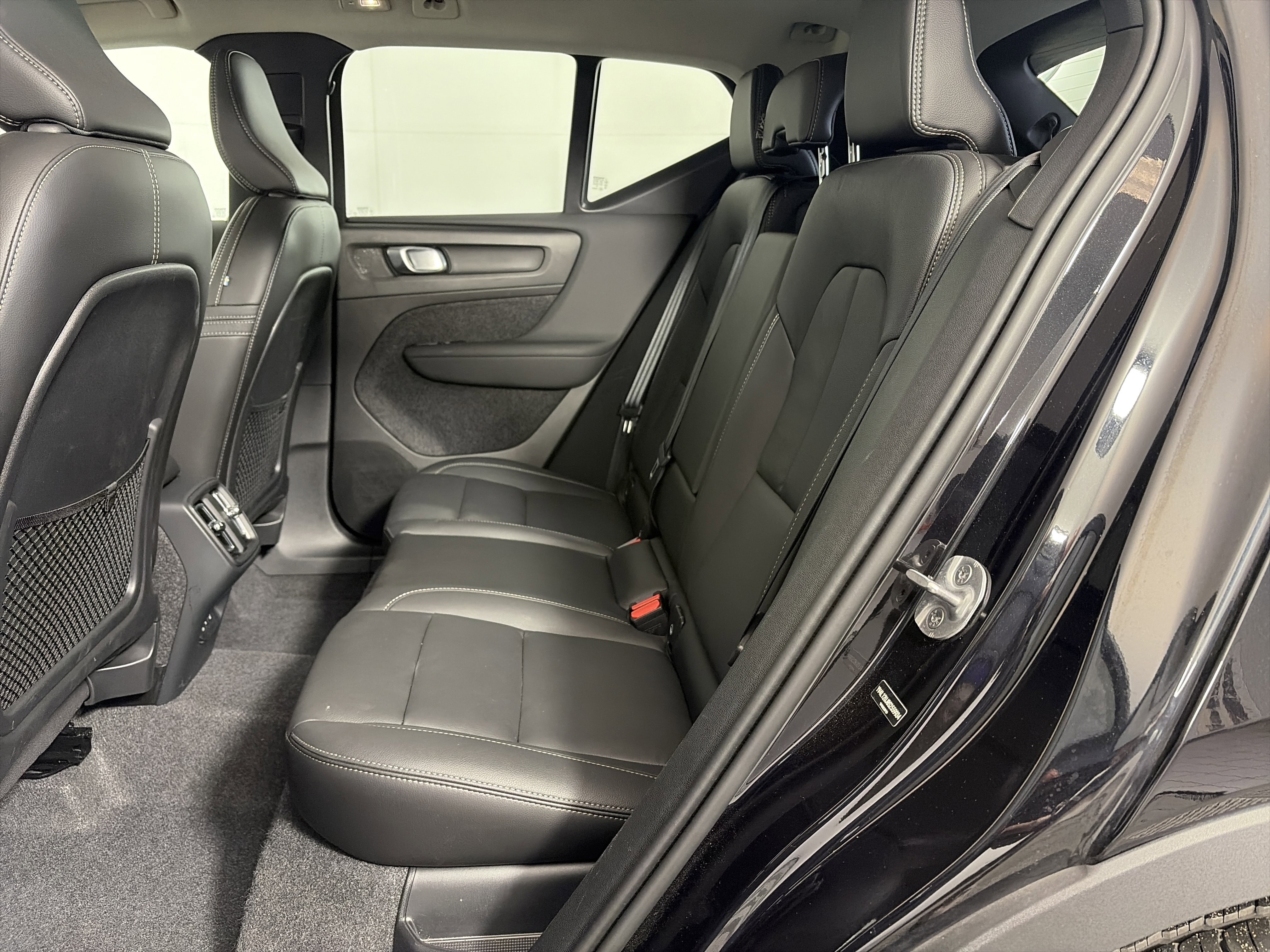 Used 2025 Volvo XC40 B5 Core image 7