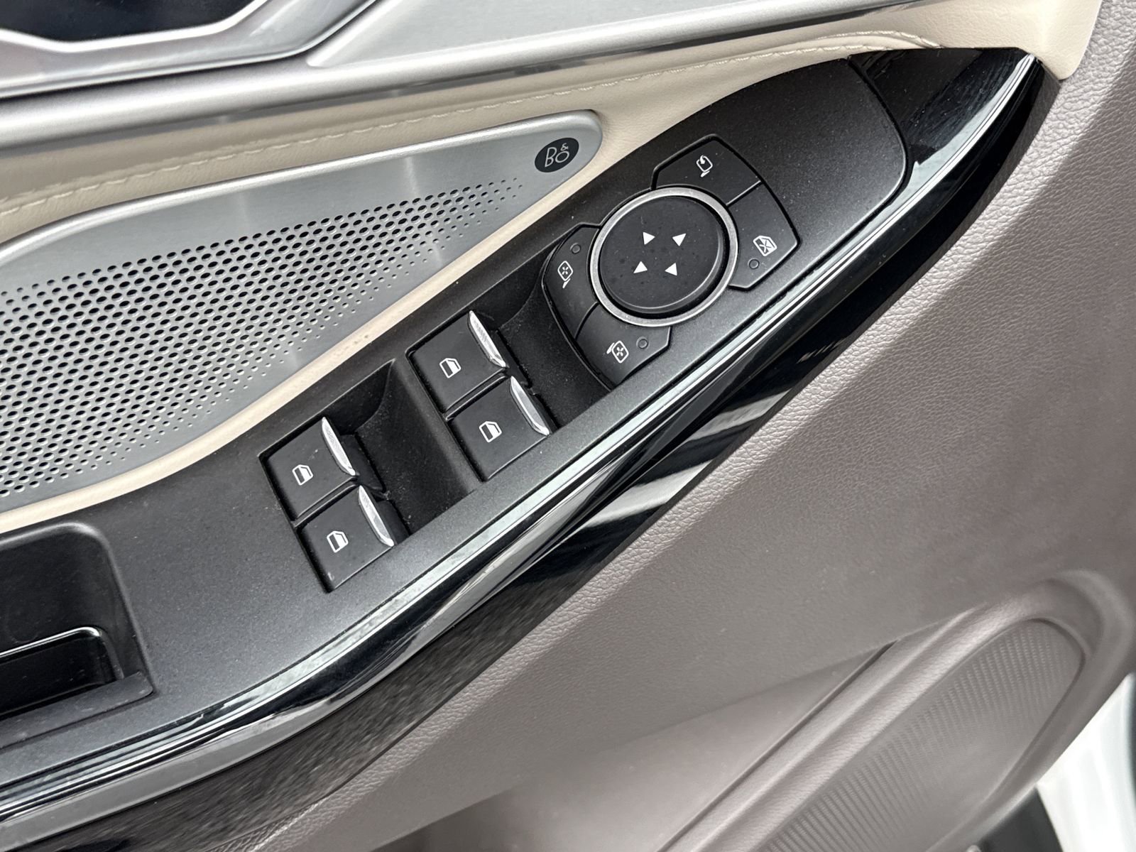 Used 2022 Ford Explorer Platinum w/ Equipment Group 601A image 17