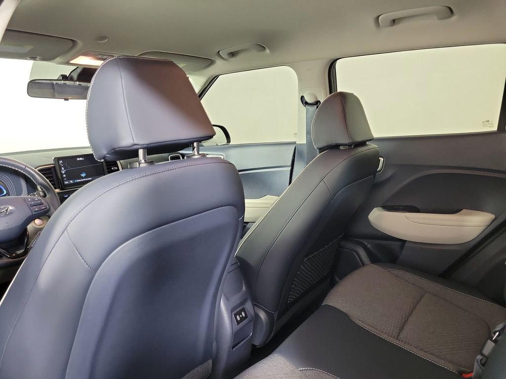 Used 2024 Hyundai Venue Limited FWD image 27