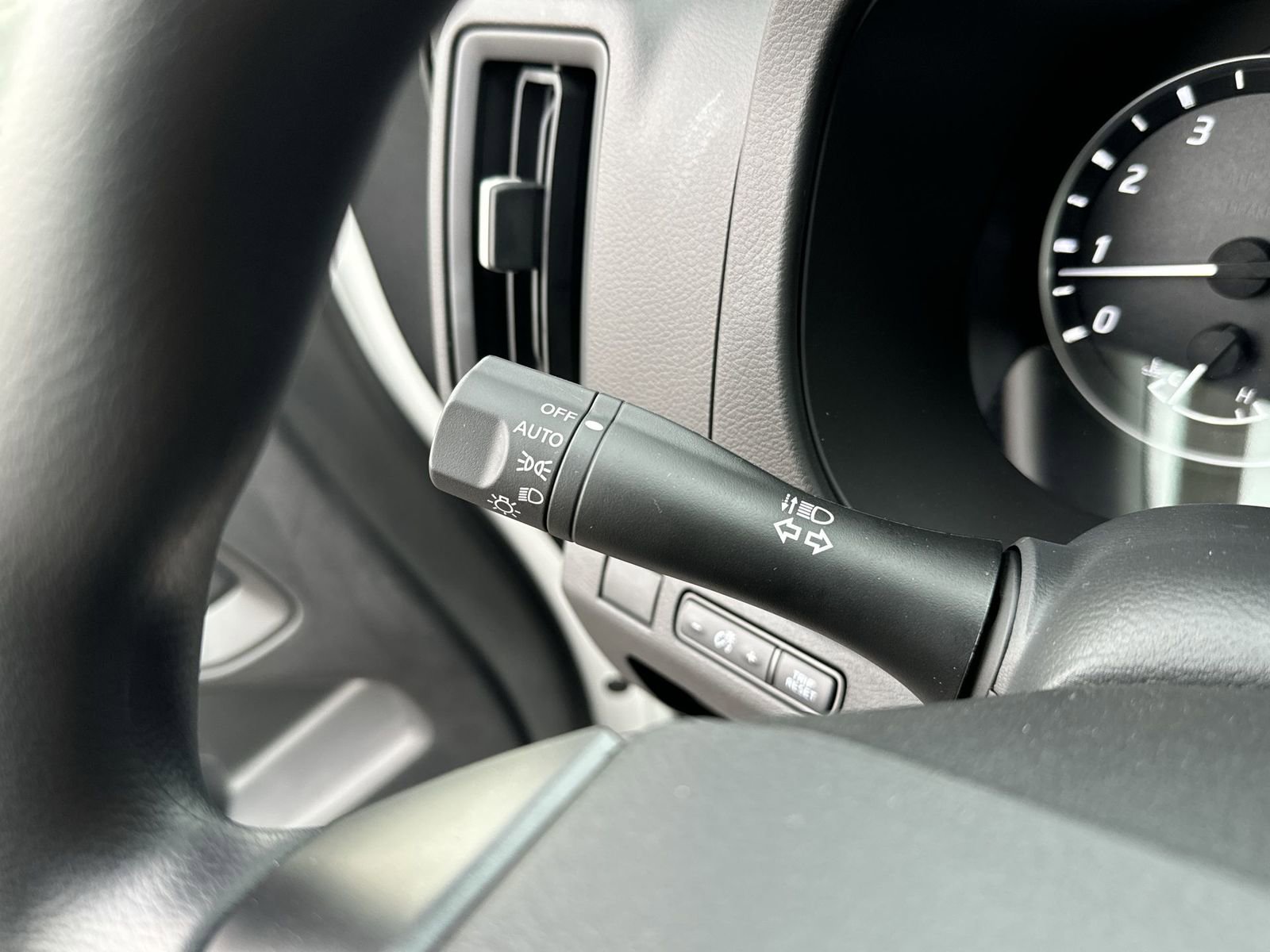 Certified 2025 Nissan Frontier S image 17