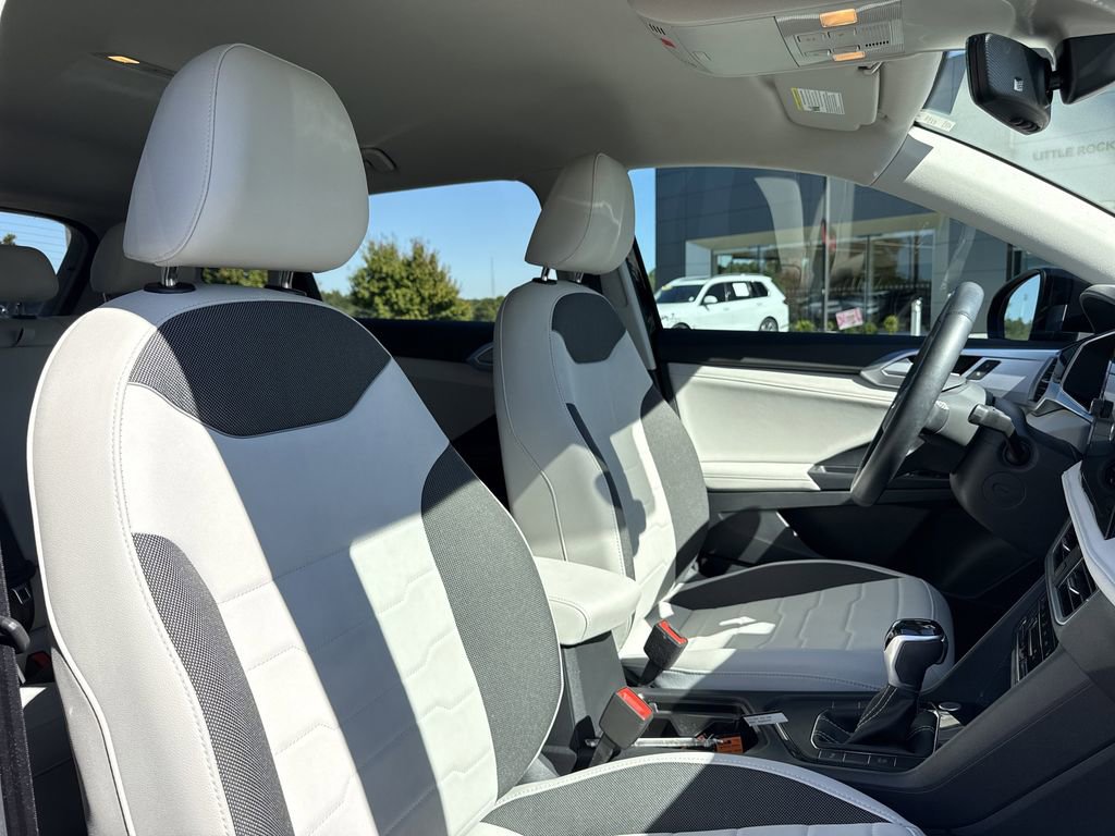 Used 2025 Volkswagen Taos SE image 25