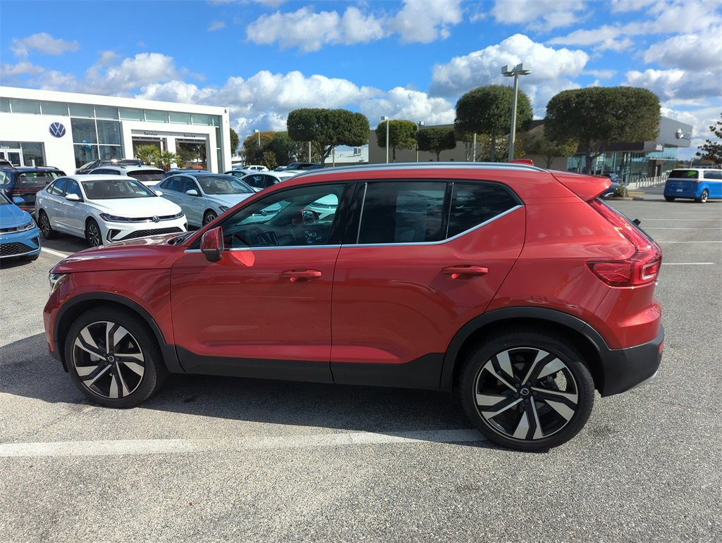 Used 2023 Volvo XC40 B4 Plus w/ Driver Assist Package image 10
