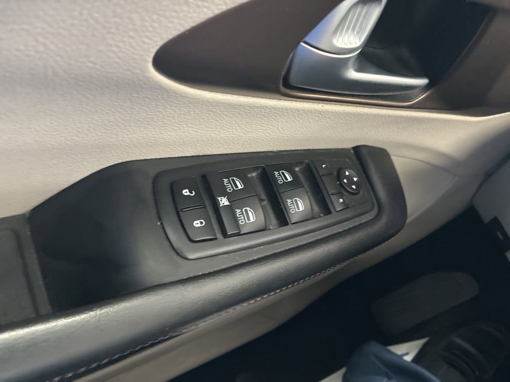 Used 2018 Chrysler Pacifica Touring-L Plus FWD image 50