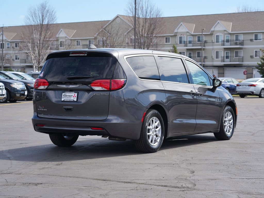 Used 2020 Chrysler Voyager LX FWD image 3