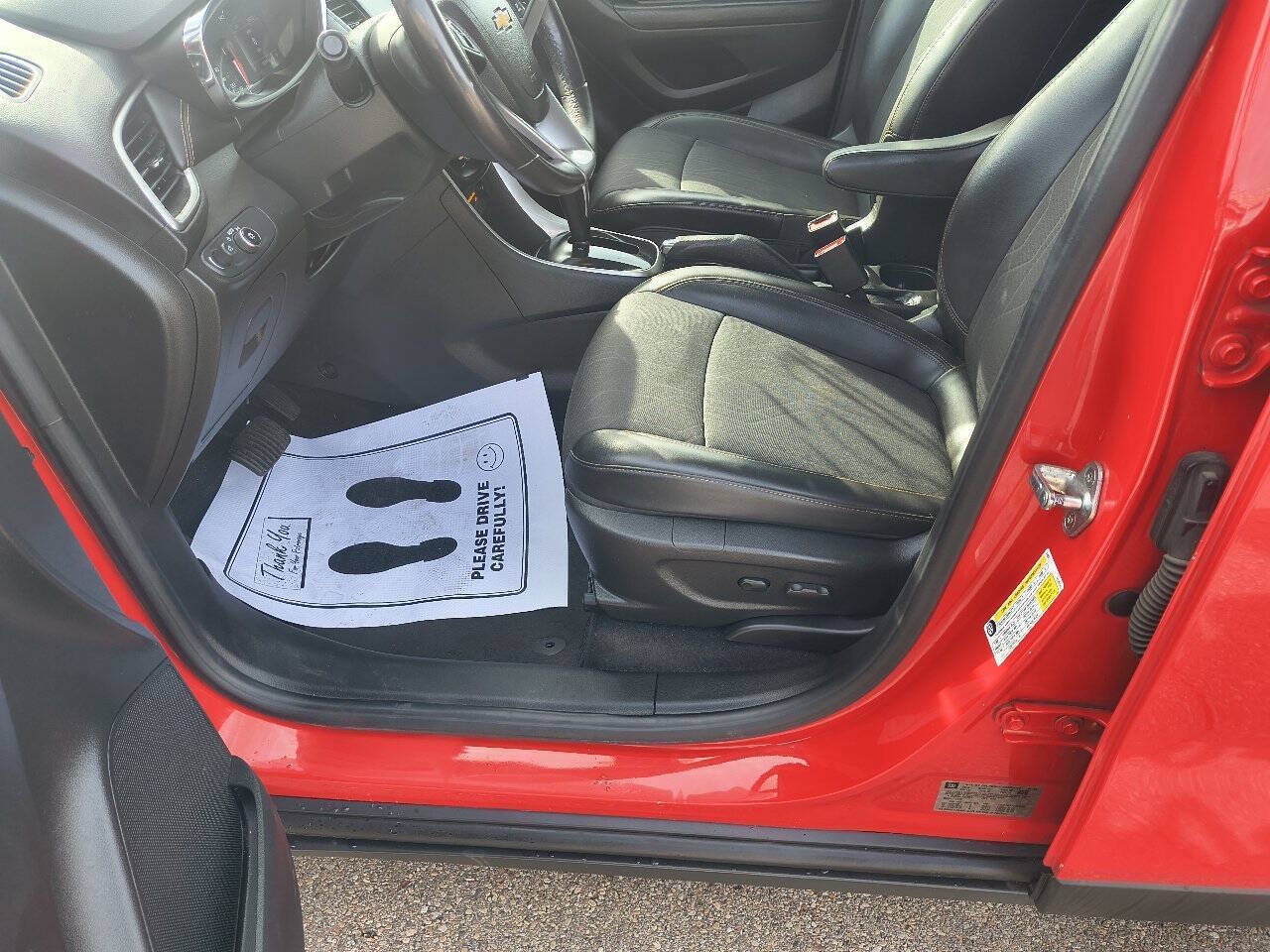 Used 2020 Chevrolet Trax LT w/ LT Convenience Package AWD/4WD image 17