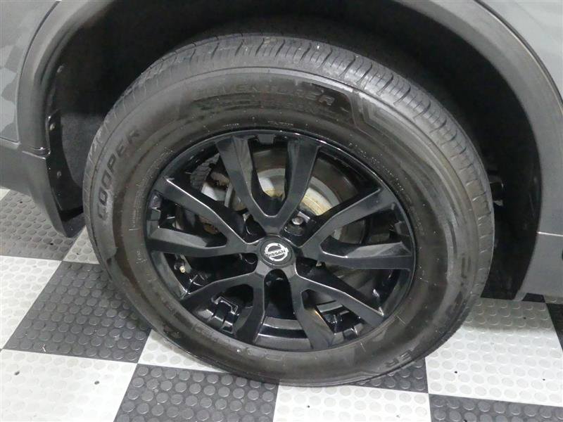 Used 2017 Nissan Rogue S AWD/4WD image 16