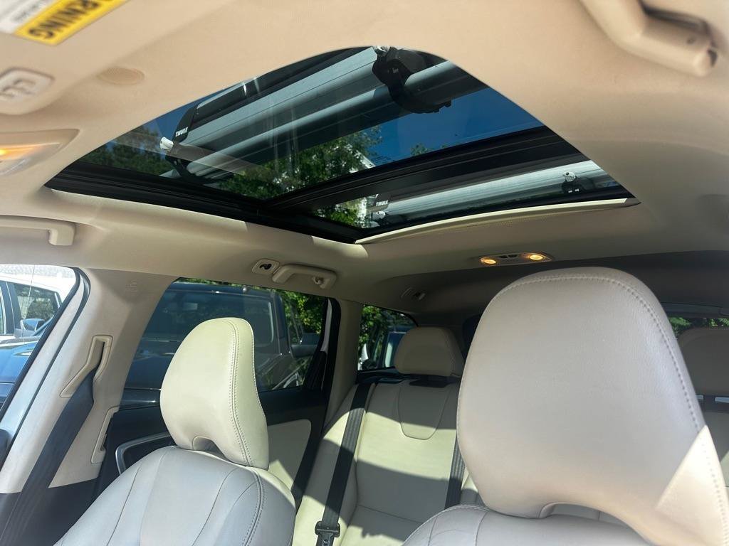 Used 2016 Volvo XC60 T6 Platinum w/ Climate Package AWD/4WD image 16