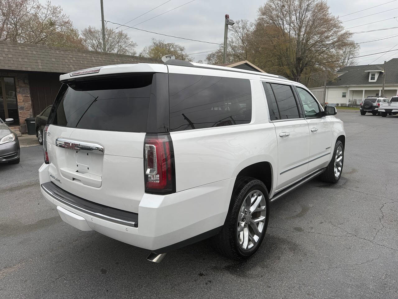 Used 2017 GMC Yukon XL Denali w/ Open Road Package image 4
