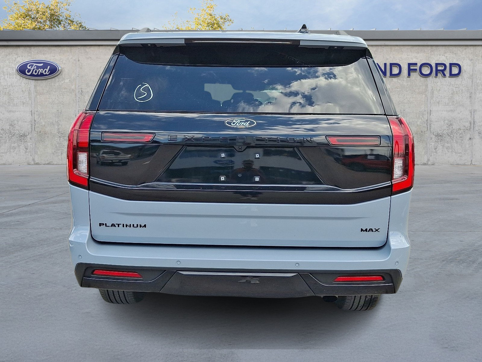 Used 2026 Ford Expedition Max Platinum w/ Stealth Performance Package AWD/4WD image 5