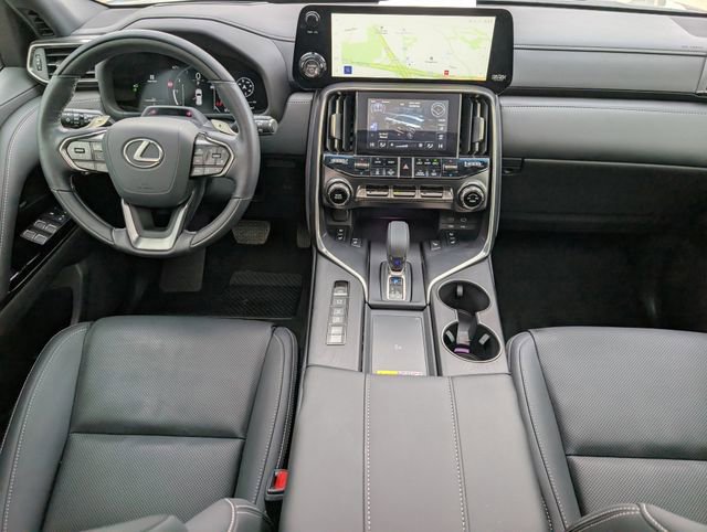 Used 2026 Lexus LX 700h Luxury image 9