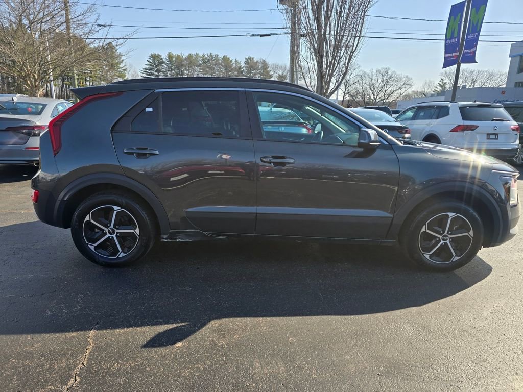 Used 2025 Kia Niro EX image 8