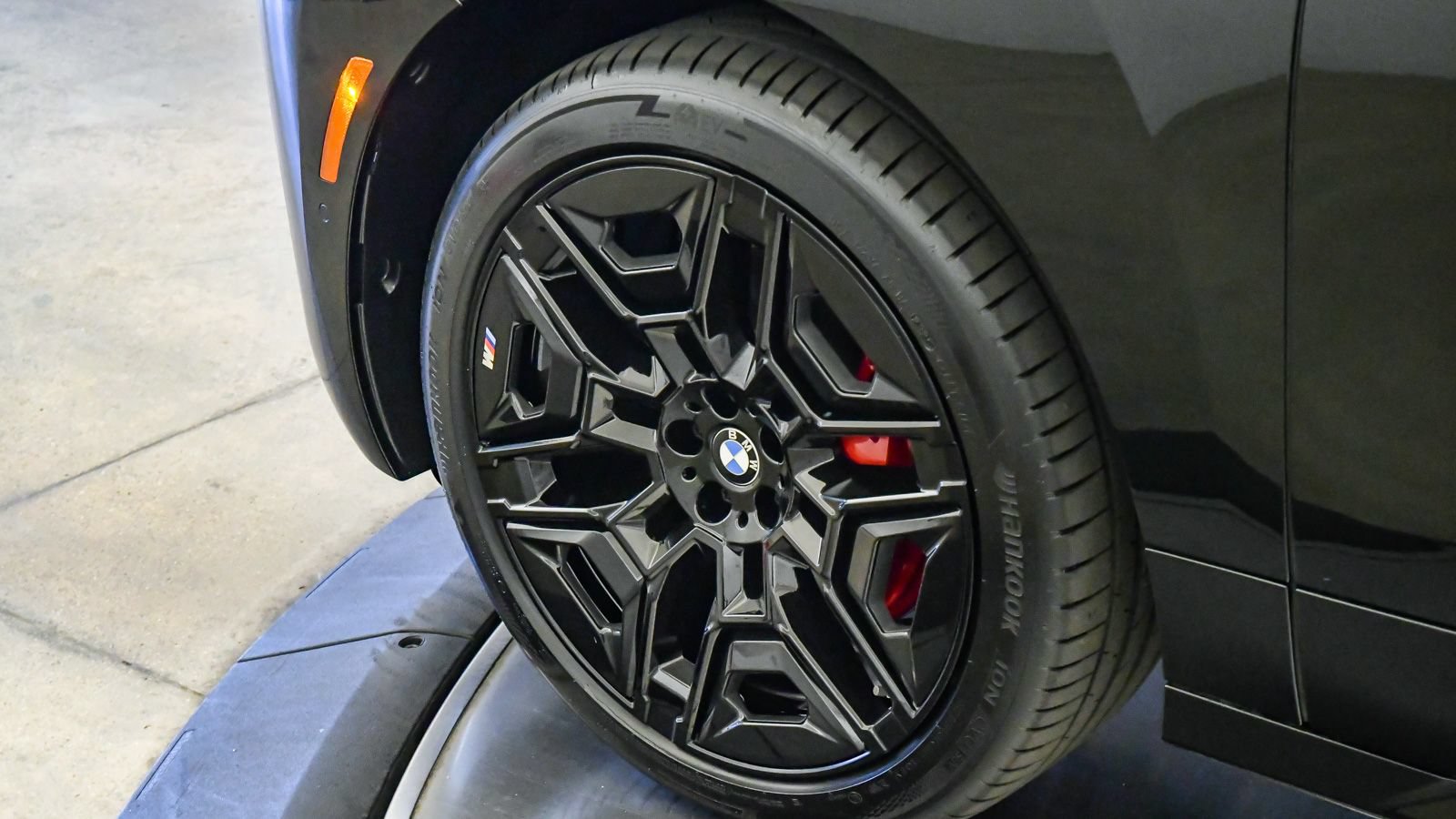 Used 2026 BMW iX xDrive60 w/ M Sport Package AWD/4WD image 10