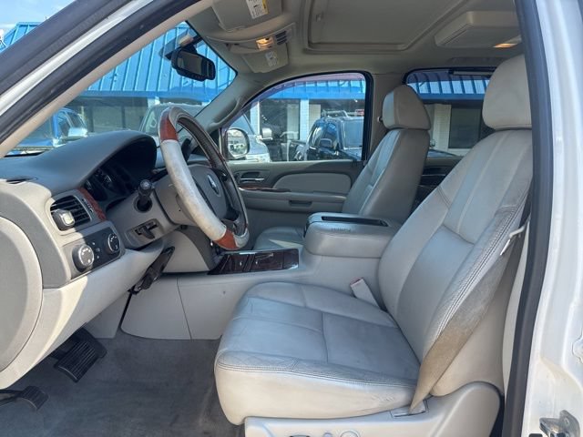 Used 2008 Chevrolet Suburban LTZ w/ LTZ Preferred Equipment Group AWD/4WD image 9