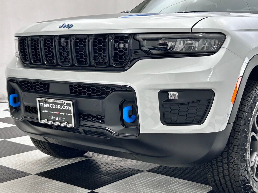 New 2025 Jeep Grand Cherokee Trailhawk w/ Advanced Protech Group II image 5