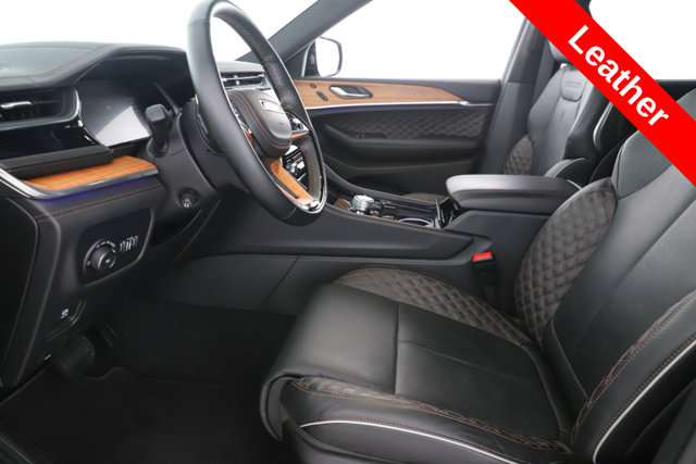 Used 2025 Jeep Grand Cherokee Summit AWD/4WD image 16