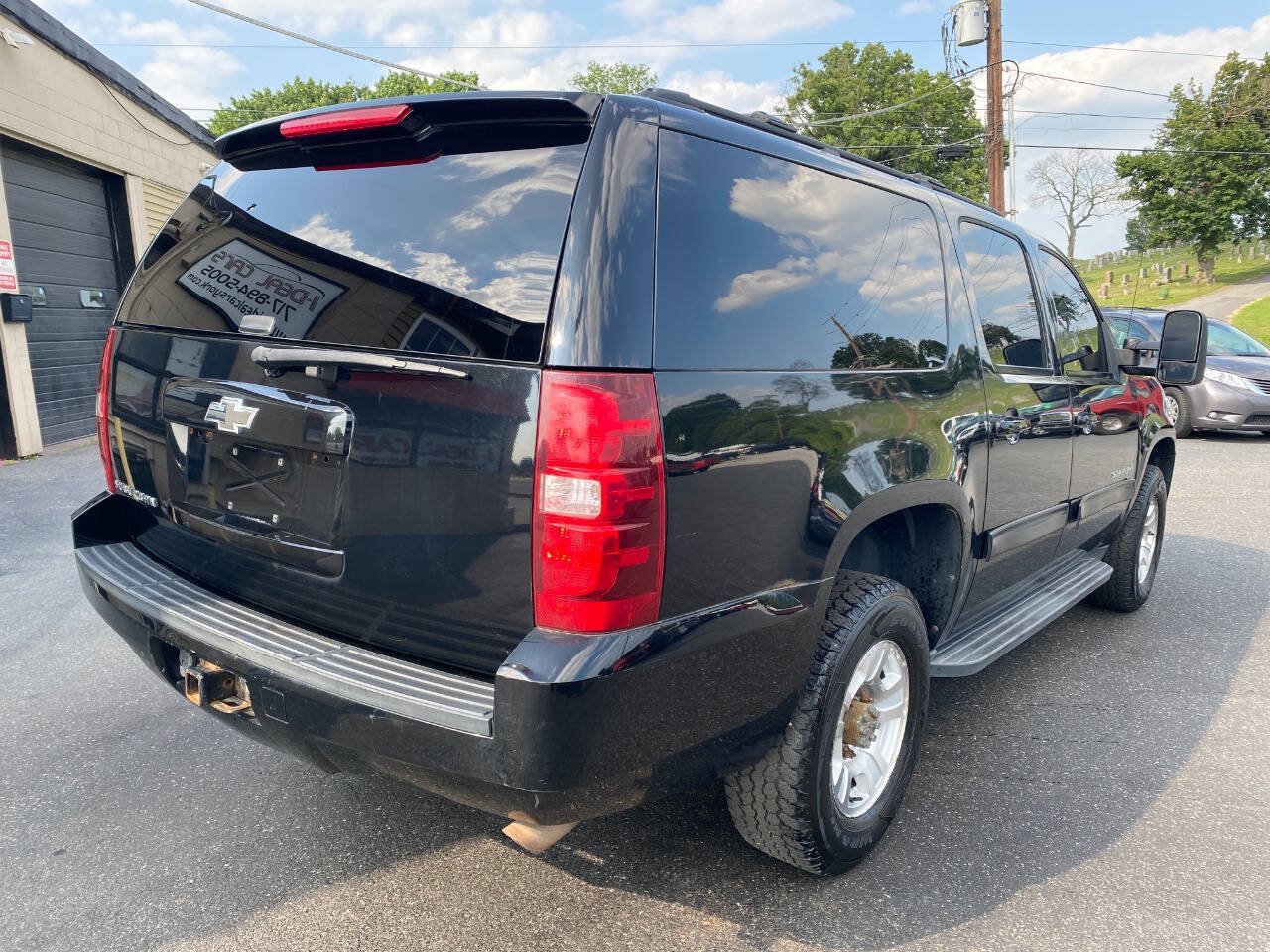 Used 2011 Chevrolet Suburban 2500 LS w/ Skid Plate Package AWD/4WD image 3