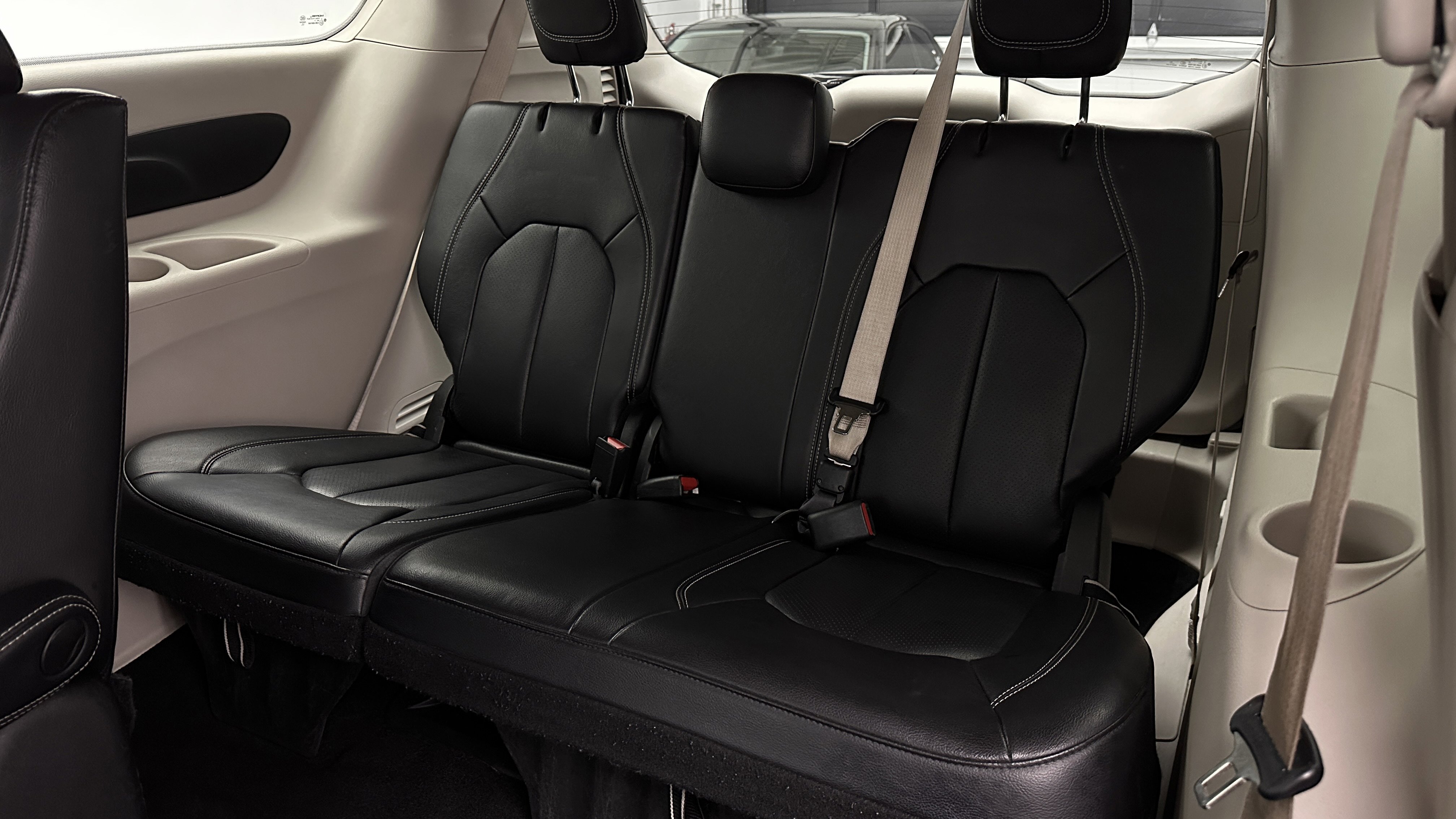 Used 2022 Chrysler Pacifica Touring-L FWD image 27