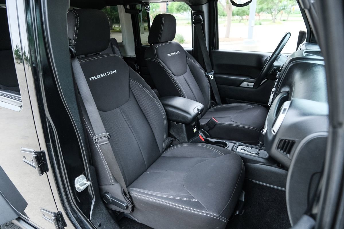 Used 2014 Jeep Wrangler Unlimited Rubicon w/ Connectivity Group AWD/4WD image 39
