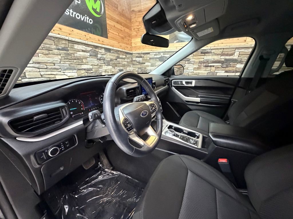 Used 2023 Ford Explorer XLT image 10