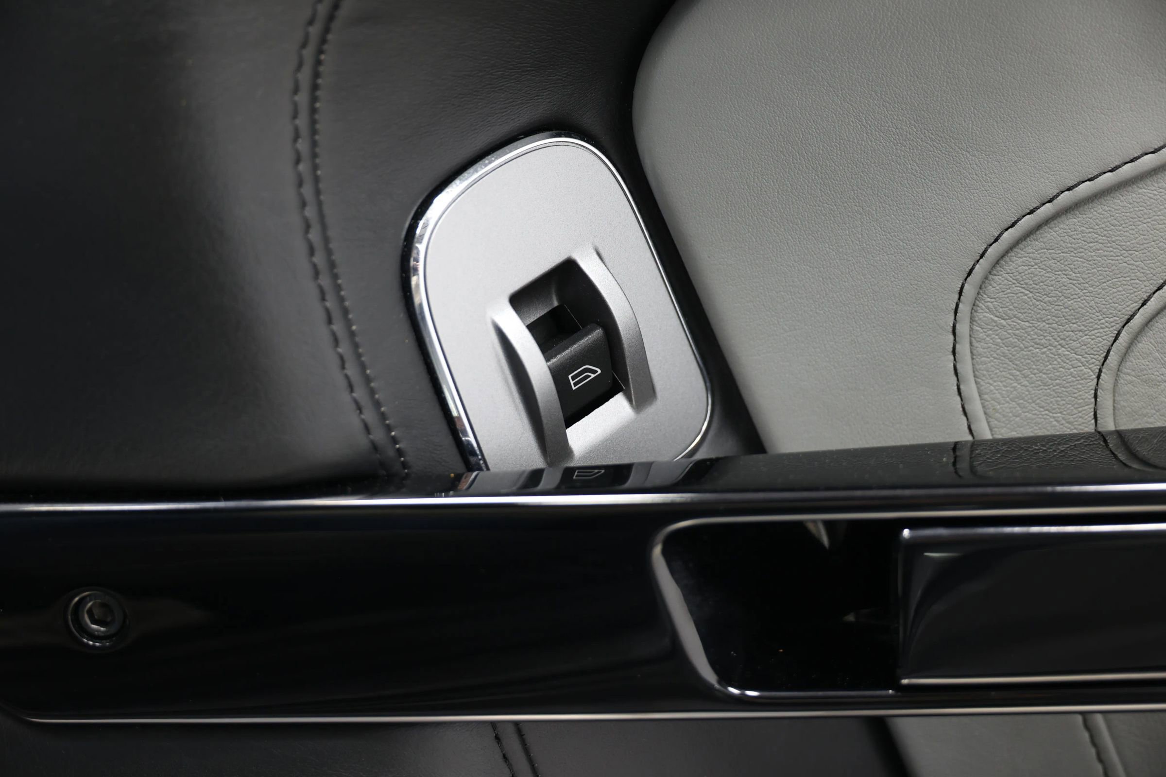 Used 2016 Aston Martin V8 Vantage S image 41