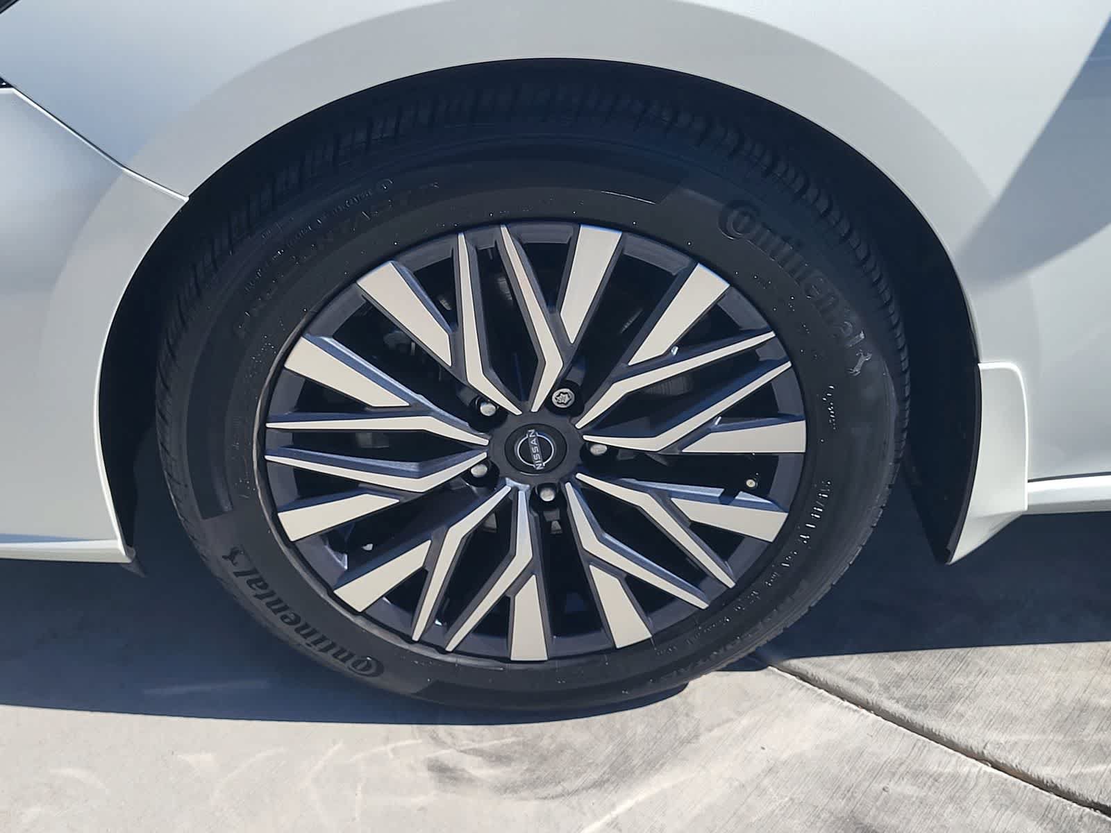 Used 2023 Nissan Altima 2.5 SV FWD image 9