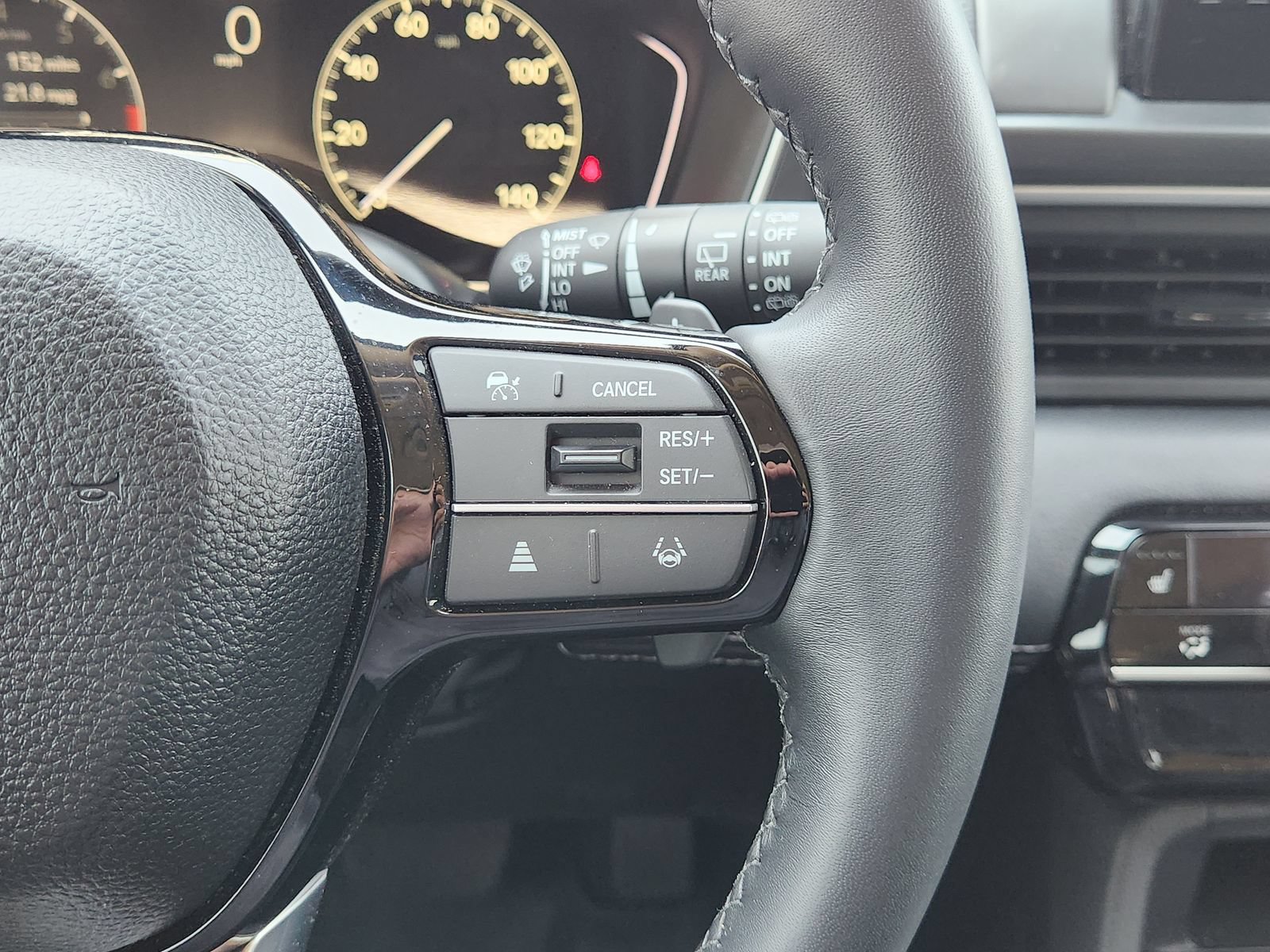 Used 2025 Honda Pilot Touring image 32