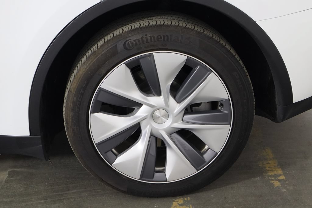 Used 2023 Tesla Model Y AWD image 43