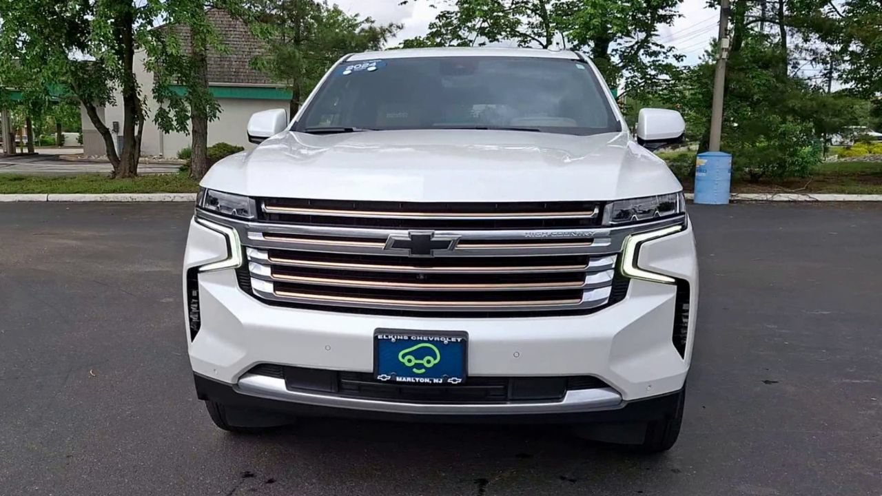 Used 2024 Chevrolet Suburban High Country AWD/4WD image 3