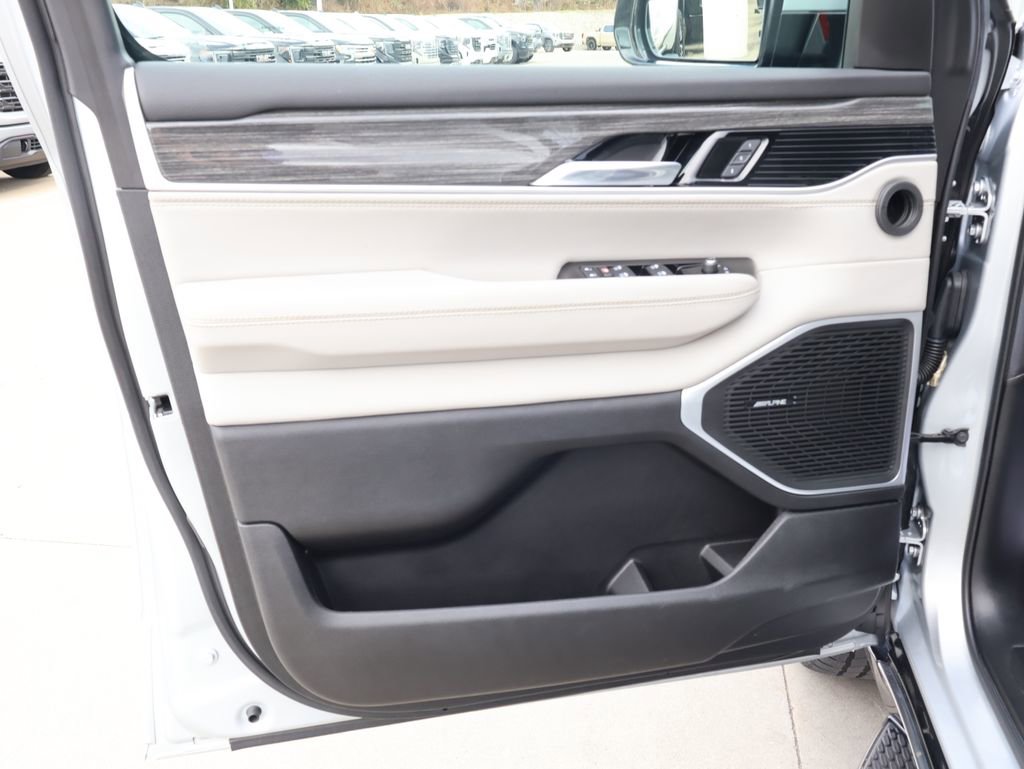 Used 2022 Jeep Wagoneer Series II image 11