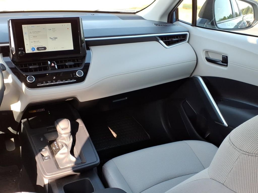 Used 2026 Toyota Corolla Cross LE image 15