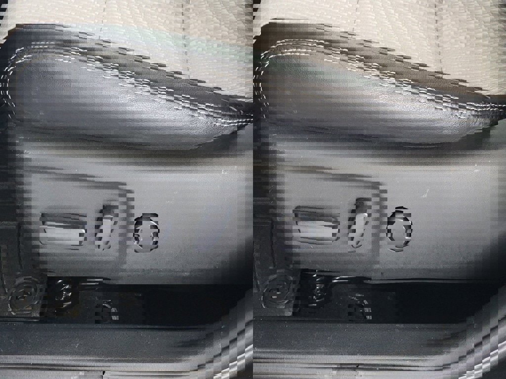 Used 2014 Toyota Camry SE FWD image 15