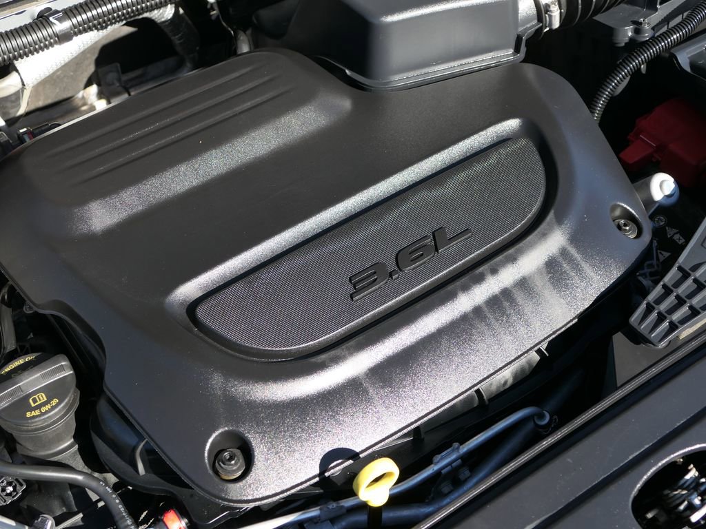 Used 2023 Chrysler Pacifica Touring-L image 28