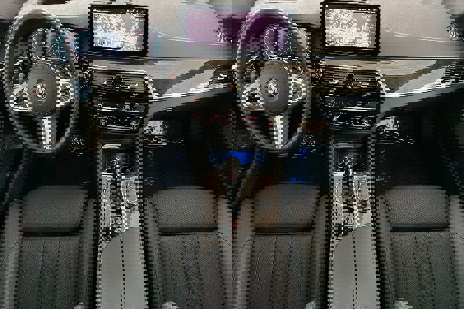 Used 2023 BMW 530e w/ M Sport Package image 3