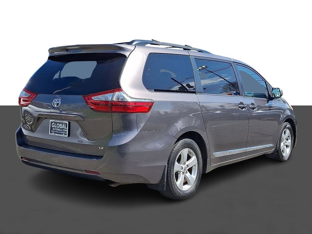Used 2015 Toyota Sienna LE image 7