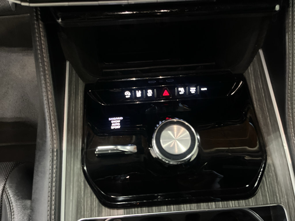 Used 2023 Jeep Wagoneer L Series II AWD/4WD image 14
