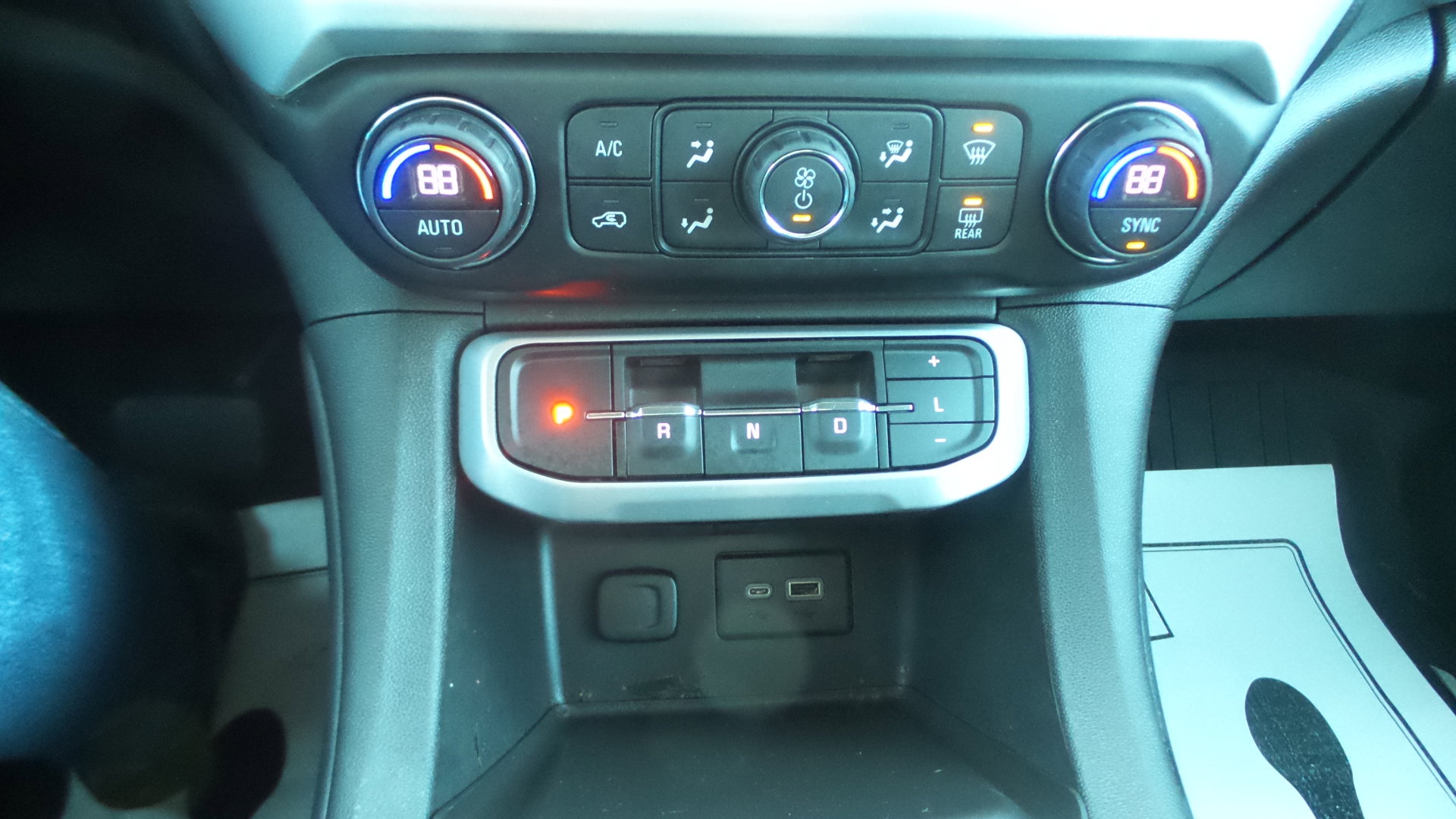 Used 2021 GMC Acadia SLE w/ Driver Convenience Package AWD/4WD image 18