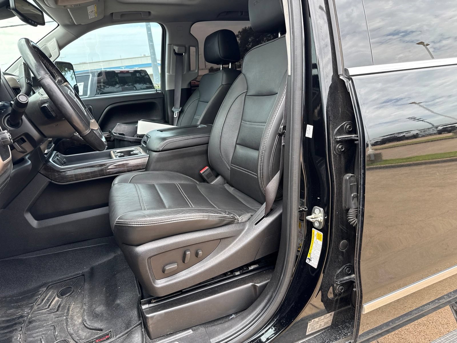 Used 2016 GMC Sierra 2500 Denali w/ Duramax Plus Package AWD/4WD image 13