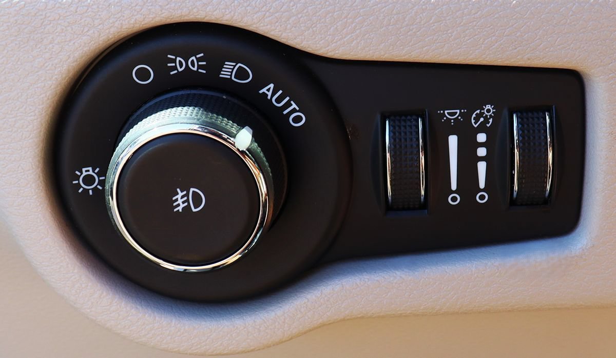 Used 2024 Chrysler Pacifica Touring-L FWD image 46