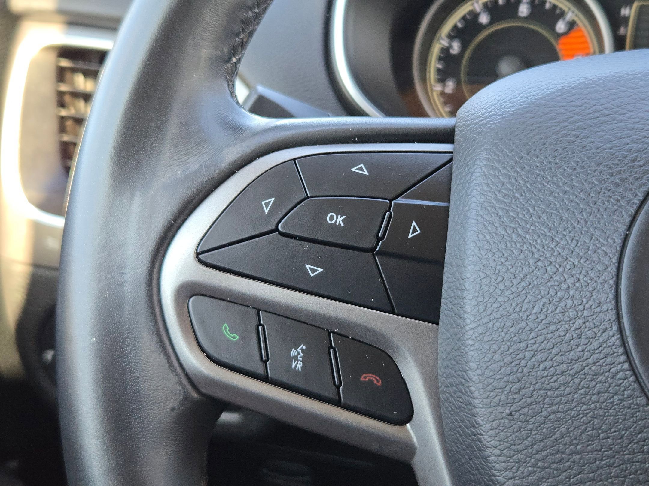 Used 2019 Jeep Cherokee Latitude Plus FWD image 22