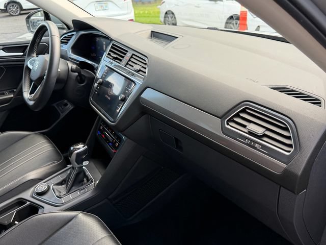 Used 2022 Volkswagen Tiguan SE w/ Panoramic Sunroof Package AWD/4WD image 19