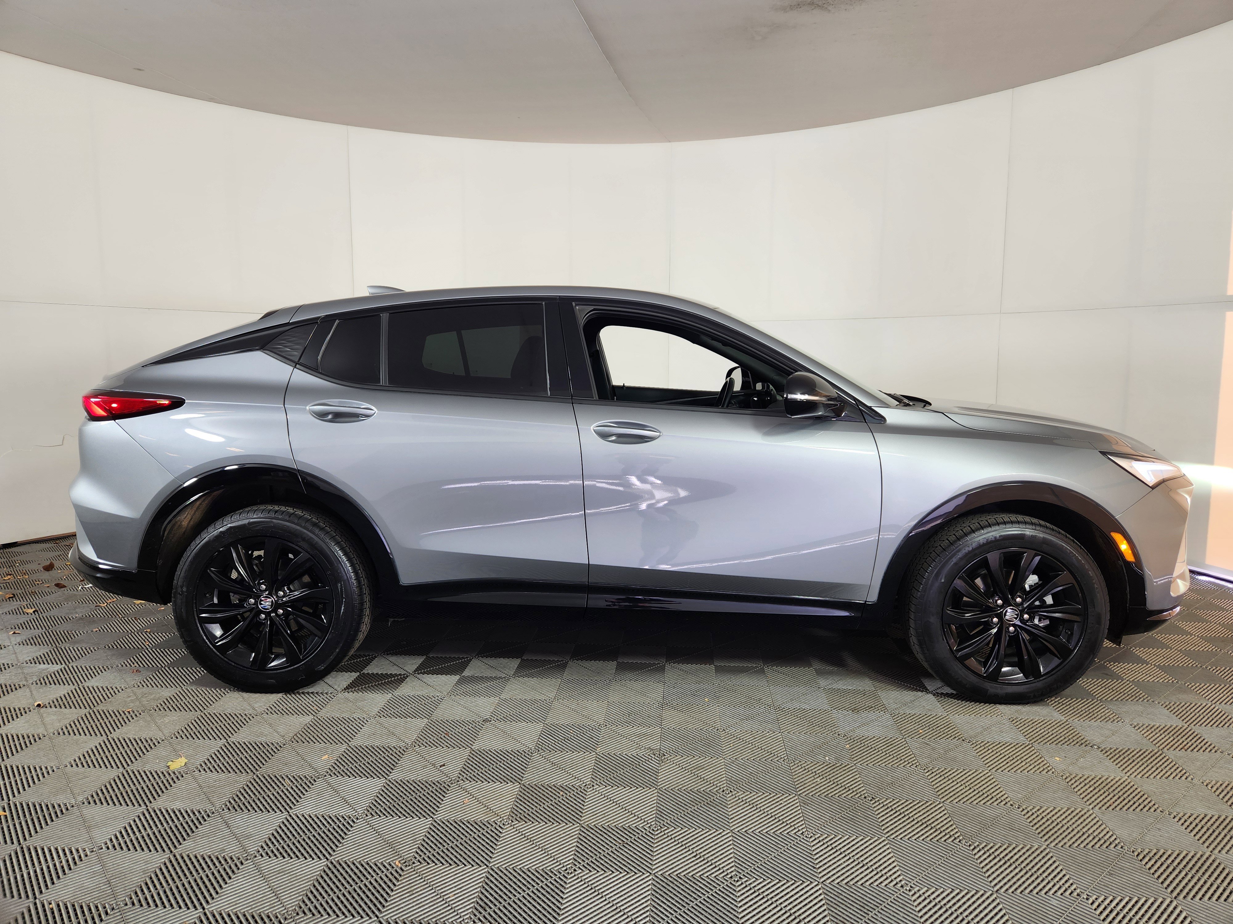 Used 2024 Buick Envista Sport Touring w/ Convenience II Package image 8