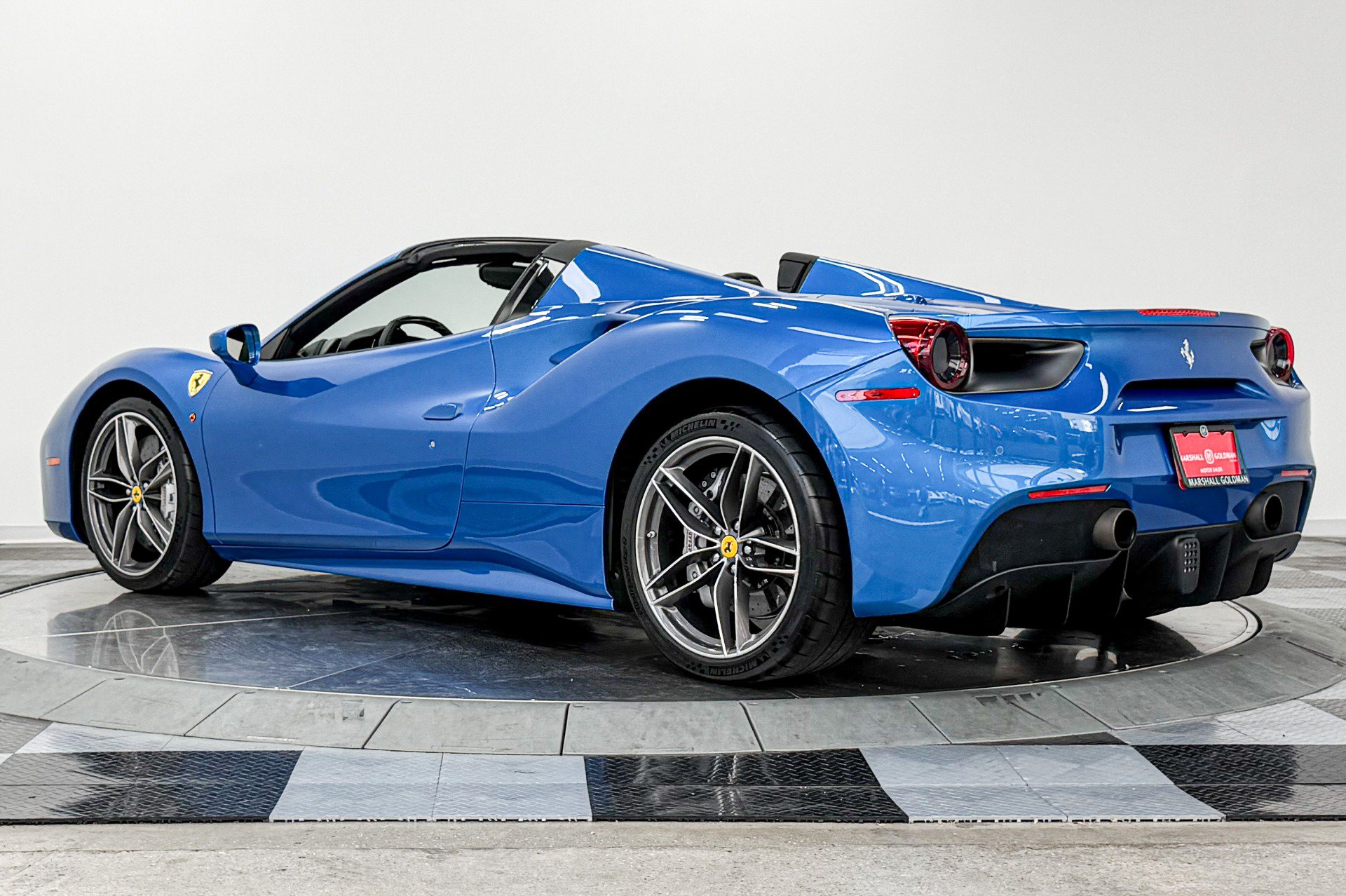 Used 2018 Ferrari 488 Spider RWD image 7