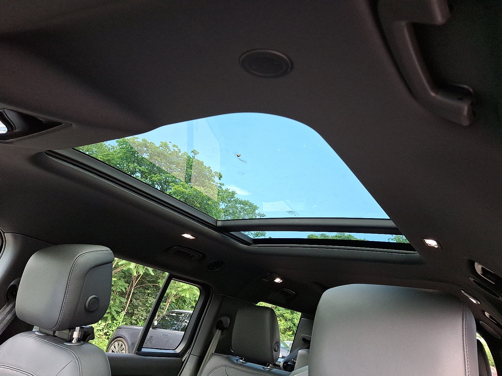 Certified 2025 Land Rover Defender 130 X-Dynamic SE AWD/4WD image 14